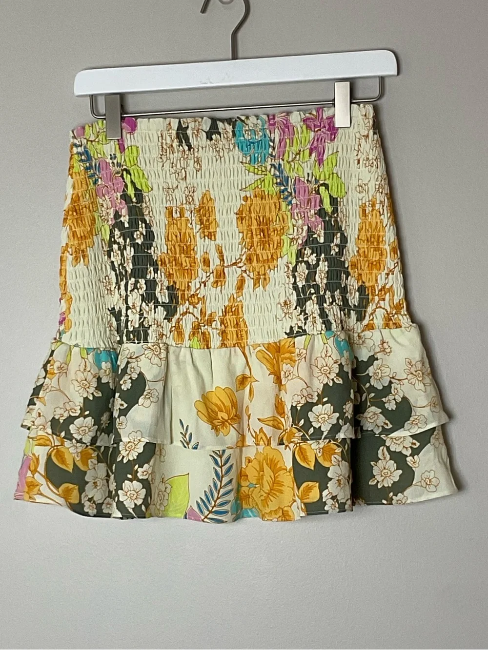 NWT Guess Toni Gold Coast Collection Floral Smocked Mini Skirt Boho Romantic S